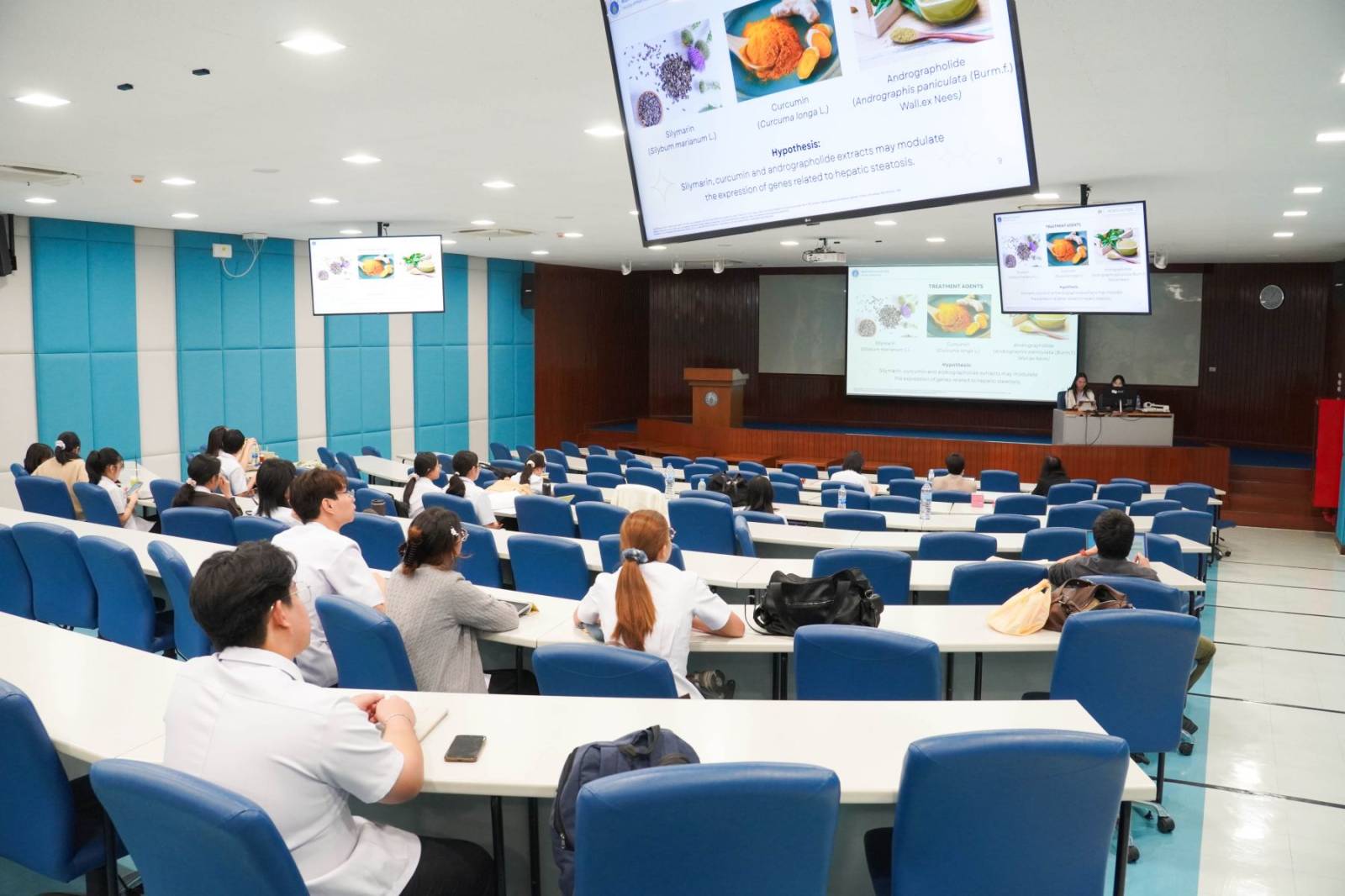 งานการศึกษาเภสัชศาสตรบัณฑิต จัดกิจกรรมนำเสนอโครงการพิเศษ นศ.เภสัชศาสตร์ ชั้นปีที่ 5 เสริมทักษะวิจัยสู่มาตรฐานวิชาชีพ