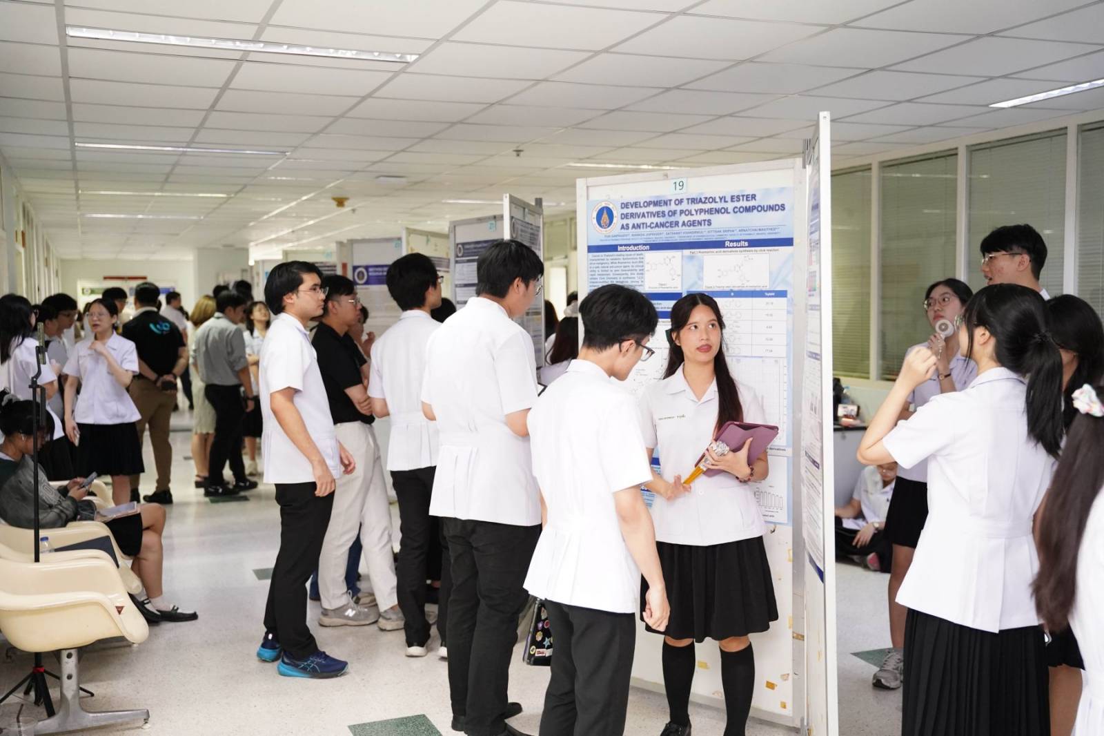 งานการศึกษาเภสัชศาสตรบัณฑิตจัดการประเมินผล การนำเสนอโครงการพิเศษโดยโปสเตอร์ (Poster Presentation) ประจำปีการศึกษา 2568