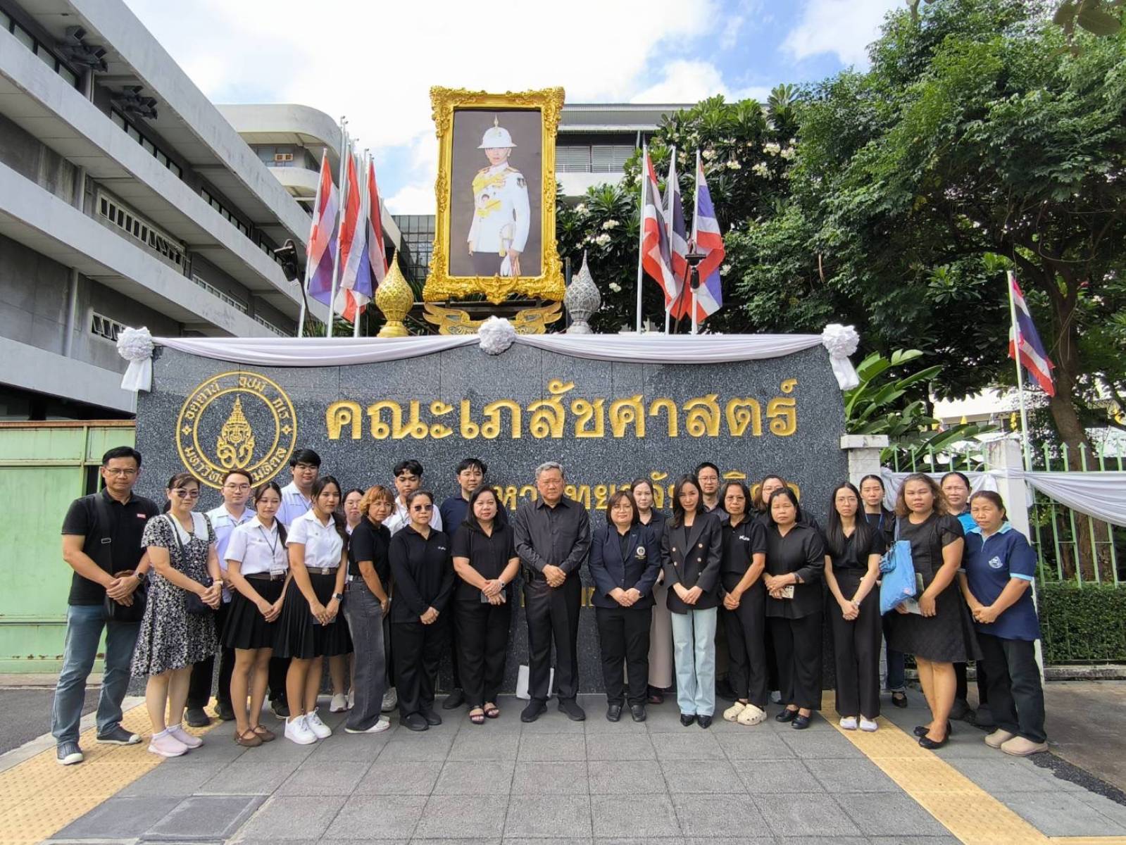 คณะเภสัชศาสตร์ ม.มหิดล เฝ้าทูลละอองพระบาทรับขบวนพระศพ สมเด็จพระเจ้าลูกเธอ เจ้าฟ้าพัชรกิติยาภาฯ พร้อมน้อมส่งเสด็จสู่สวรรคาลัย