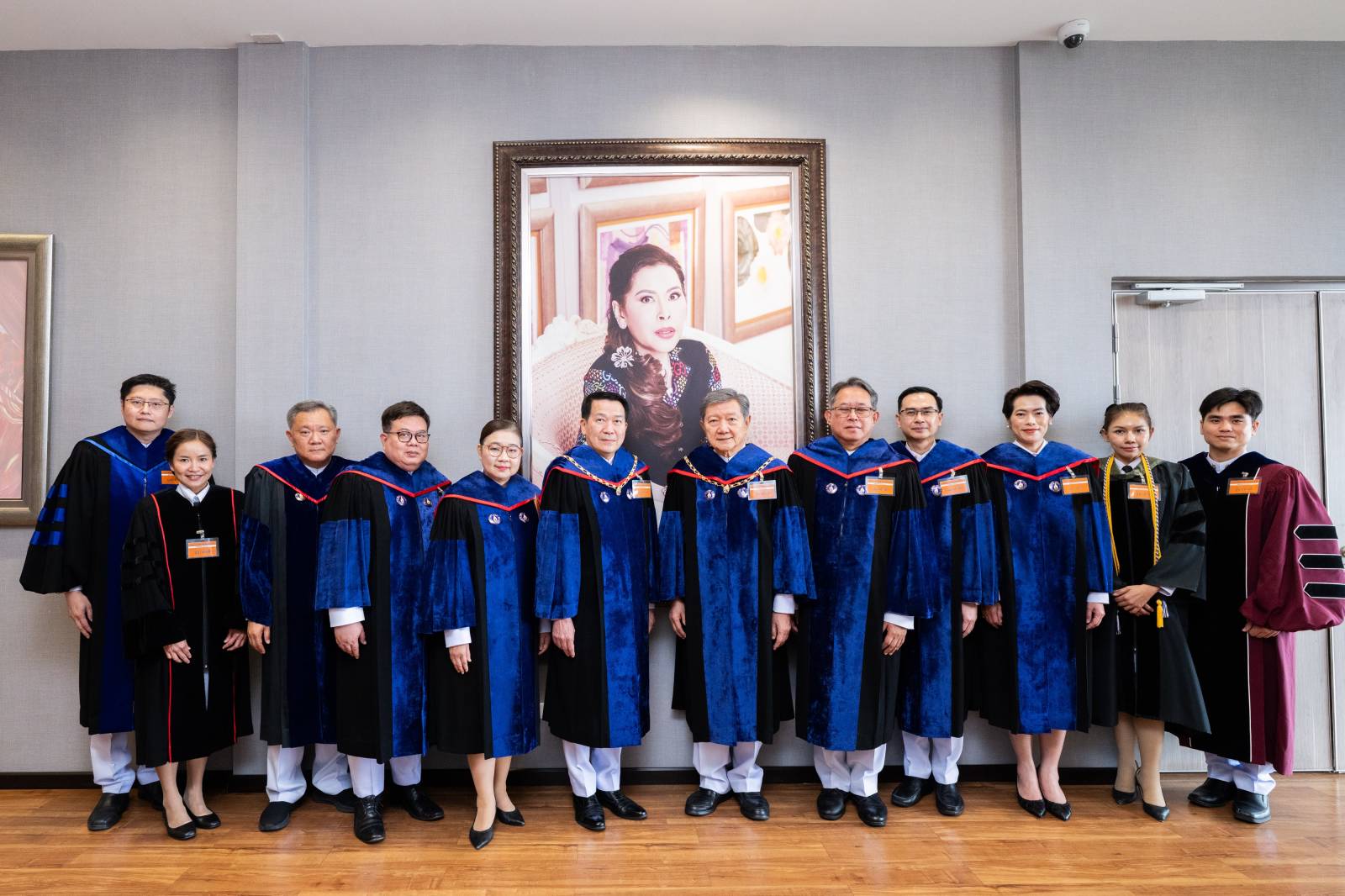 สมเด็จพระเจ้าน้องนางเธอ เจ้าฟ้าจุฬาภรณวลัยลักษณ์ อัครราชกุมารี กรมพระศรีสวางควัฒน วรขัตติยราชนารี พระราชทานพระวโรกาสให้นายกสภามหาวิทยาลัยมหิดล และคณะผู้บริหาร เข้าเฝ้าทูลละอองพระบาท ถวายปริญญาเภสัชศาสตรดุษฎีบัณฑิตกิตติมศักดิ์