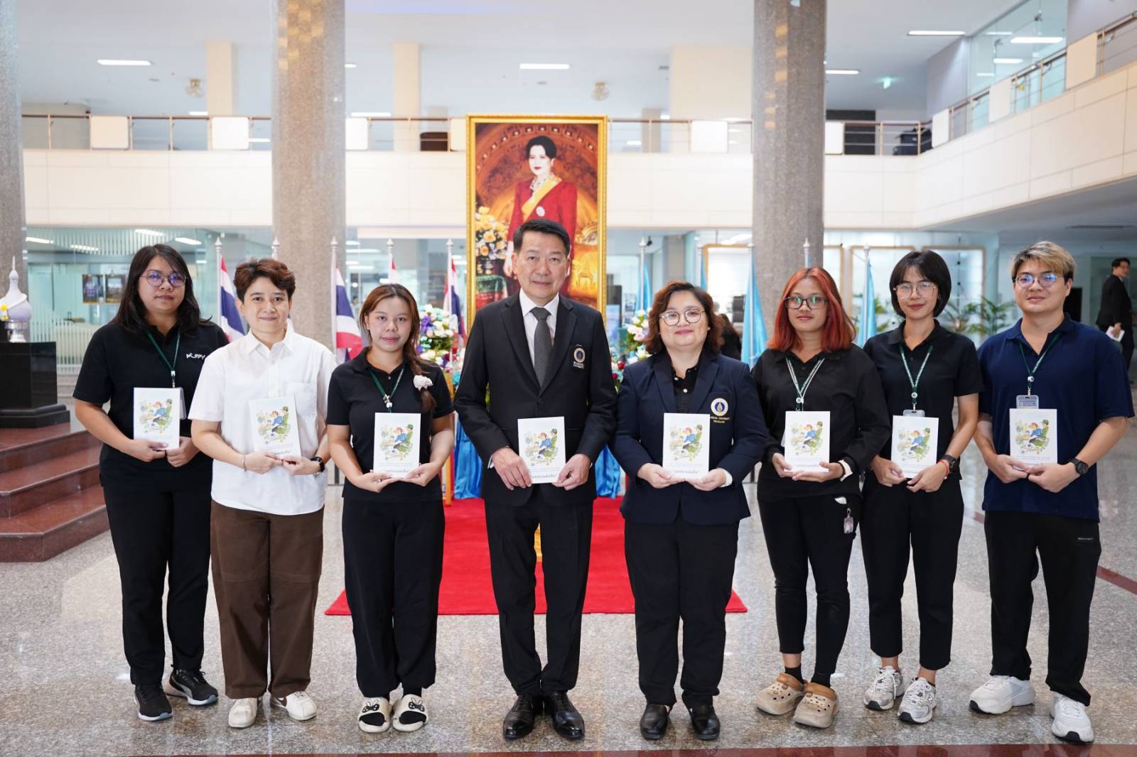 เภสัชมหิดลเข้าร่วมพิธีถวายราชสดุดี เนื่องในวันคล้ายวันเฉลิมพระชนมพรรษา และวันแม่แห่งชาติ 12 สิงหาคม ณ มหาวิทยาลัยมหิดล ศาลายา