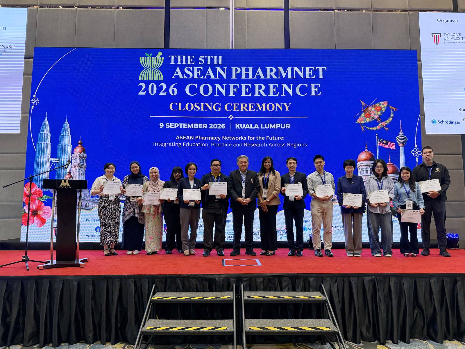 เภสัชมหิดลร่วมแสดงความยินดีแก่คณาจารย์และนักศึกษาที่ได้รับรางวัลจากการนำเสนอผลงานวิชาการในงาน 5th ASEAN PharmNET Conference 2026