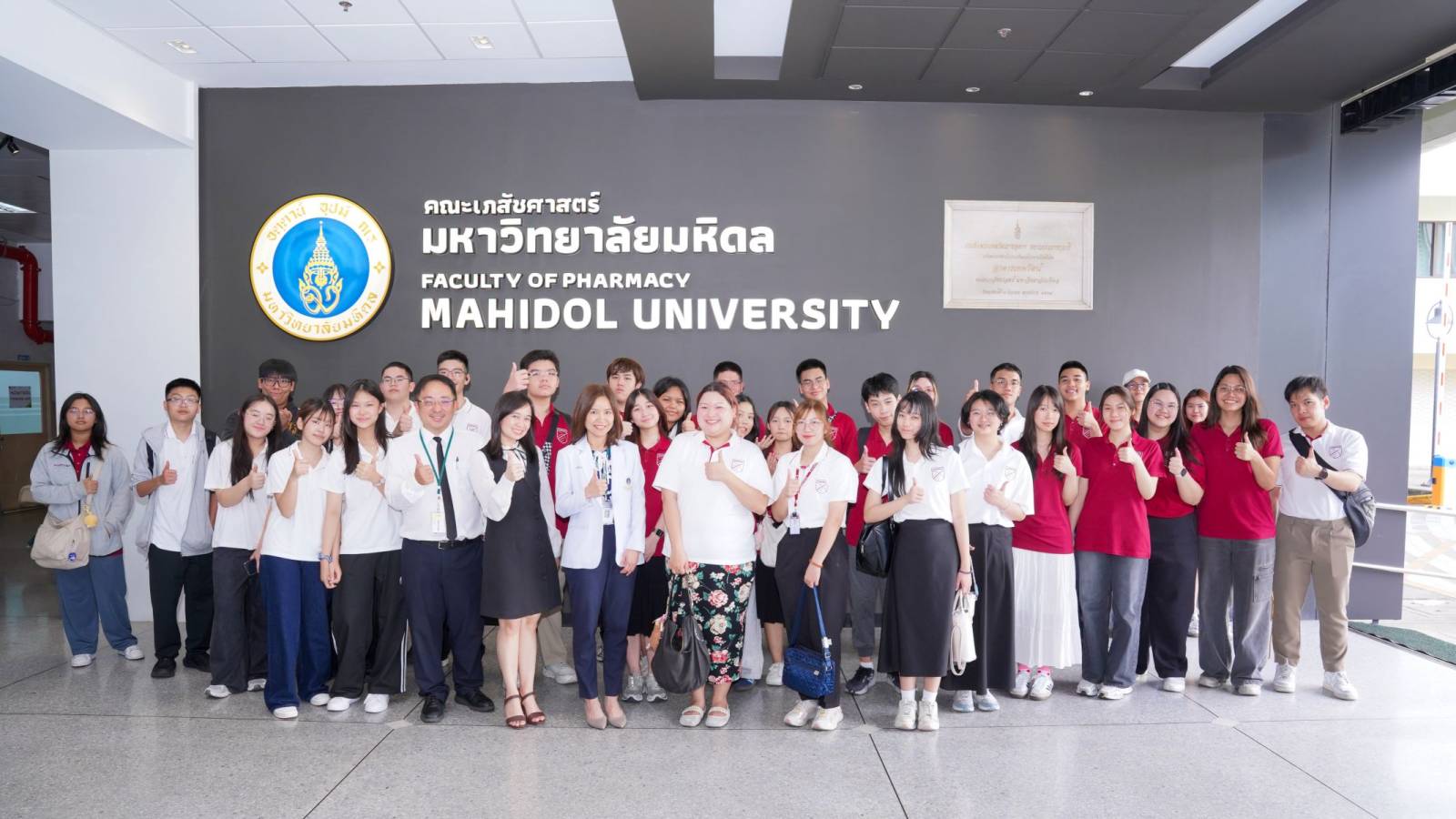 เภสัชมหิดลต้อนรับคณาจารย์และนักเรียน The Essence School&nbsp;เยี่ยมชมคณะและเรียนรู้เส้นทางสู่การศึกษาเภสัชศาสตร์