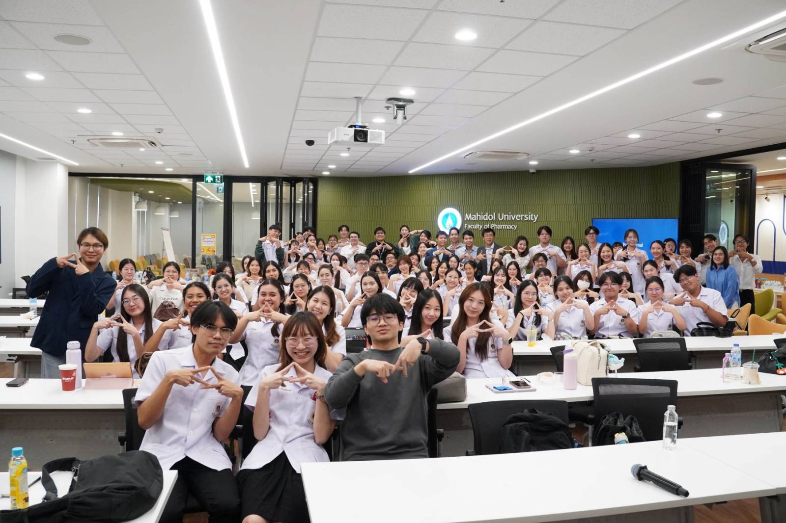 เภสัชมหิดล ร่วมกับ บริษัท แอสตร้าเซนเนก้า (ประเทศไทย) จำกัด จัดกิจกรรมแนะแนววิชาชีพเภสัชกรในอุตสาหกรรมยา